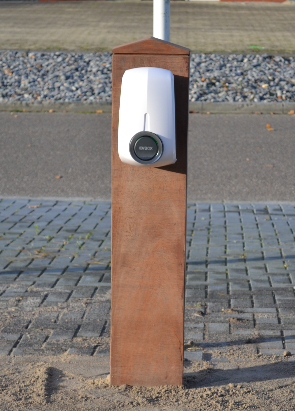 ChargeXpert recycled Azobe hardwood charger pole - view 5